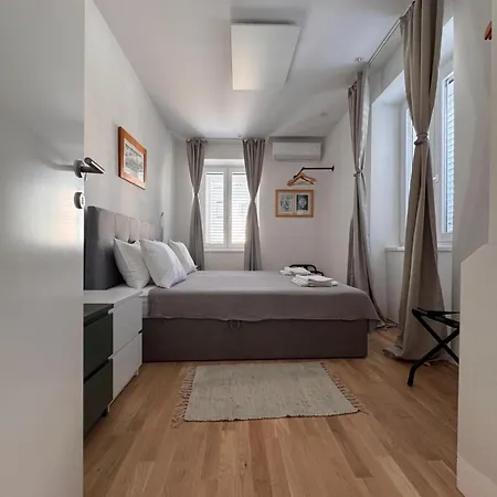 Block One Apartment *
