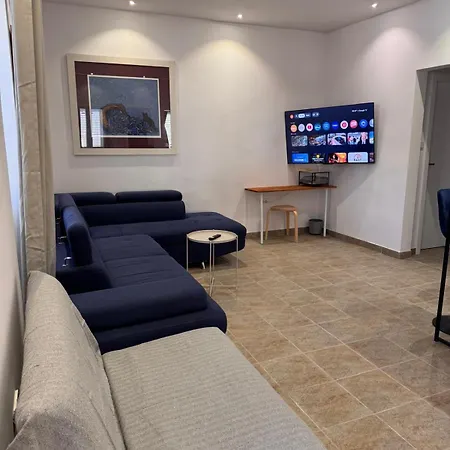Block One Apartment *