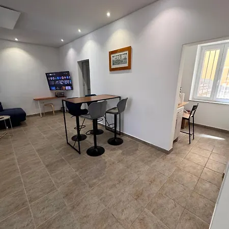 Block One Apartment *